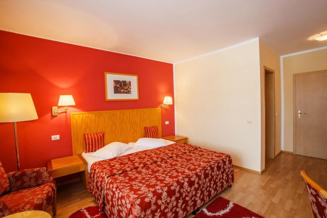 Domeniul Dracula Danes Hotel Luaran gambar