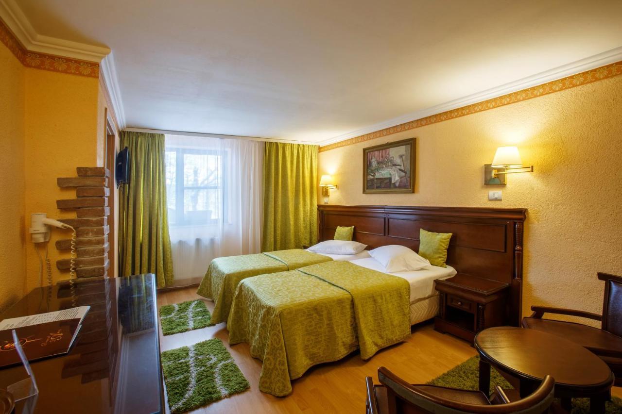 Domeniul Dracula Danes Hotel Luaran gambar