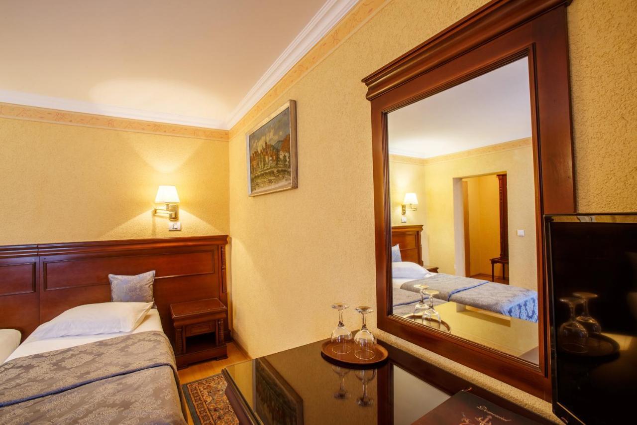 Domeniul Dracula Danes Hotel Luaran gambar