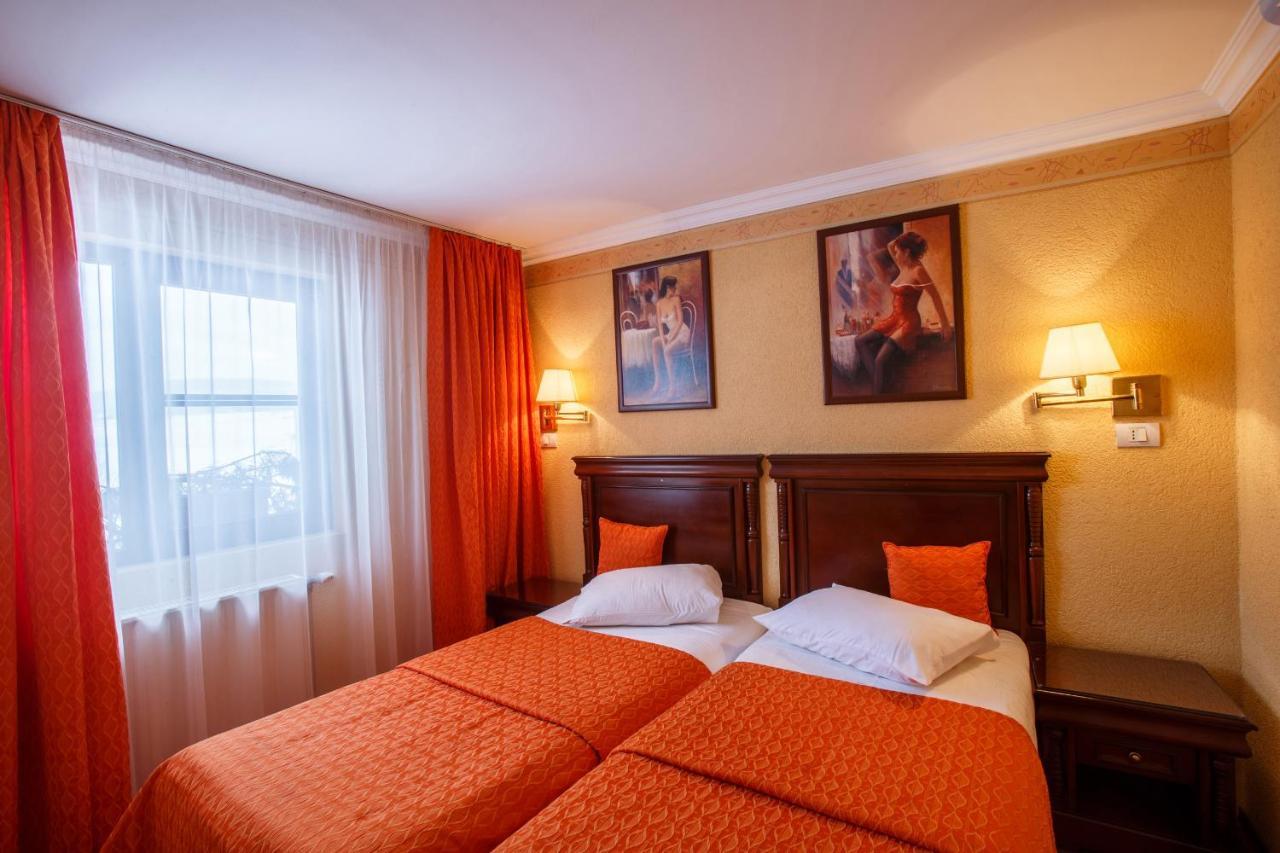 Domeniul Dracula Danes Hotel Luaran gambar
