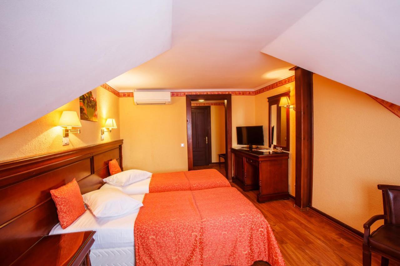 Domeniul Dracula Danes Hotel Luaran gambar