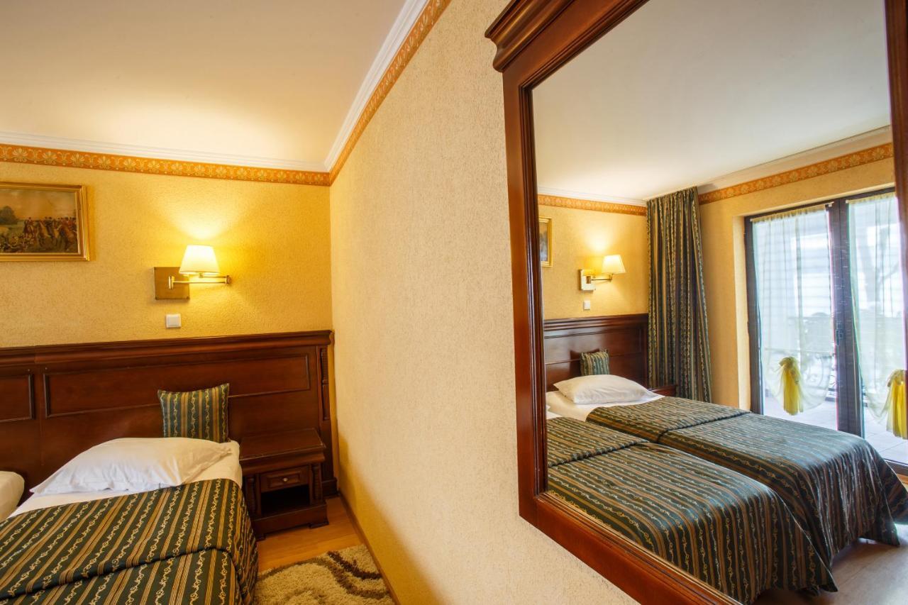 Domeniul Dracula Danes Hotel Luaran gambar