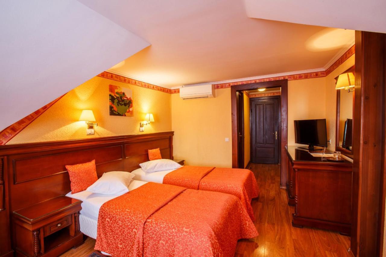 Domeniul Dracula Danes Hotel Luaran gambar