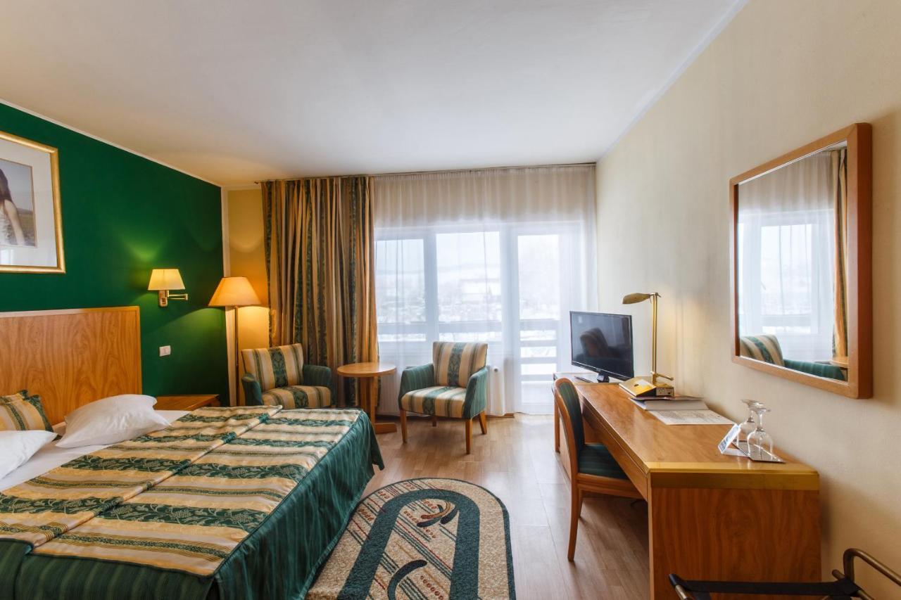 Domeniul Dracula Danes Hotel Luaran gambar