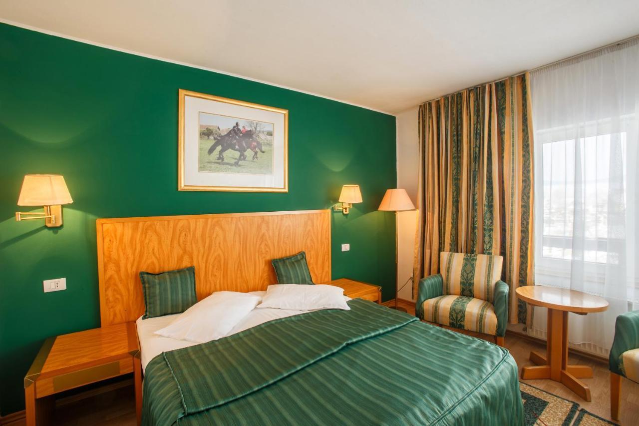 Domeniul Dracula Danes Hotel Luaran gambar