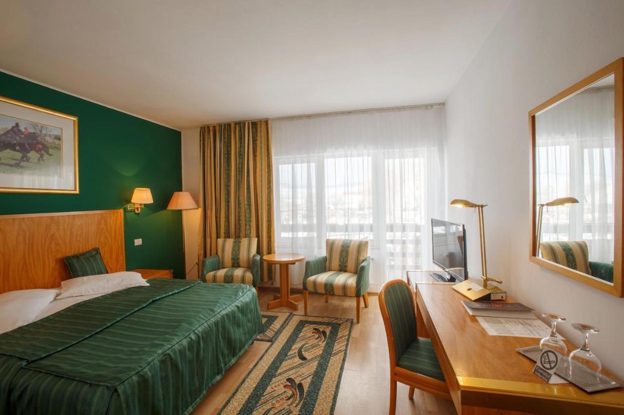 Domeniul Dracula Danes Hotel Luaran gambar
