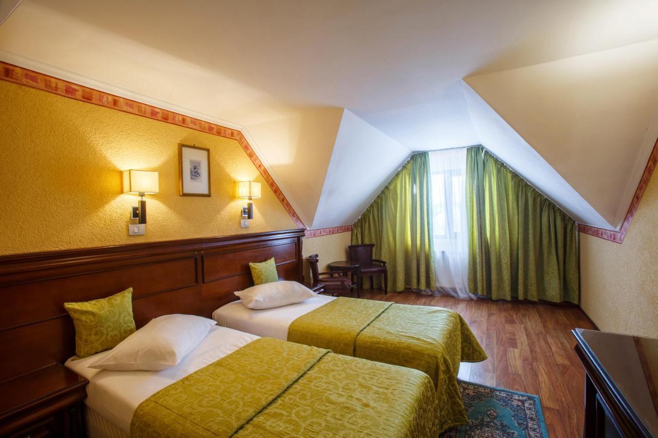 Domeniul Dracula Danes Hotel Luaran gambar