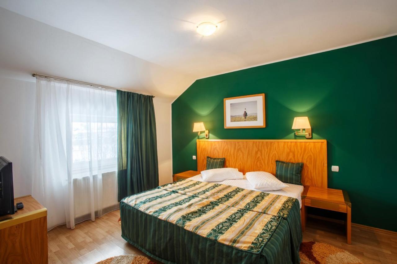 Domeniul Dracula Danes Hotel Luaran gambar